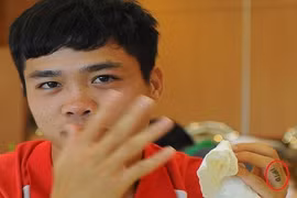 Fan tò mò về hình xăm bí ẩn trên tay Công Phượng