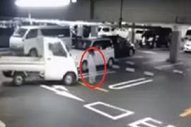 Xôn xao clip ma nữ xuất hiện ở bãi đỗ xe