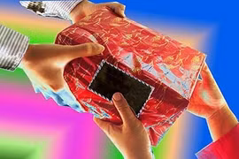 12 quan chức Bộ Tài chính nộp lại quà tặng