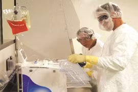 FDA cấp phép cách chữa ung thư máu bằng gen