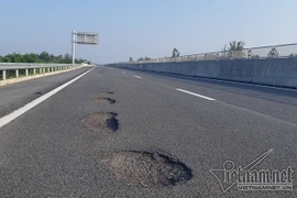 Bộ GTVT lên tiếng vụ cao tốc 34.000 tỷ chi chít ổ gà