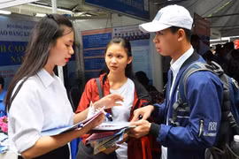 Thả nổi điểm sàn, đầu vào ĐH tụt dốc