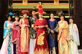 Kenny Sang chảnh chọe trong MV hóa thân Võ Tắc Thiên