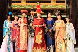 Kenny Sang chảnh chọe trong MV hóa thân Võ Tắc Thiên