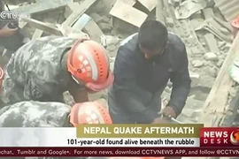 Cụ ông 101 tuổi sống sót sau 7 ngày động đất Nepal