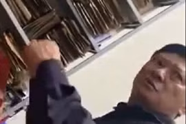 Tạm đình chỉ giáo viên dạy lái xe ở Thái Bình bị tố đánh người