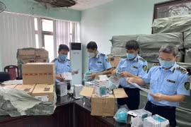 Cận cảnh hàng trăm nghìn sản phẩm, thiết bị y tế nghi giả mạo