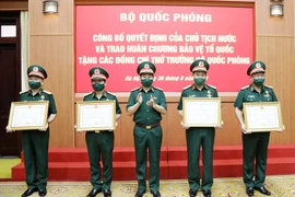 5 Thứ trưởng Bộ Quốc phòng nhận Huân chương Bảo vệ Tổ quốc