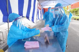 Cảnh bầu cử đặc biệt trong khu cách ly phòng dịch tại Hải Dương