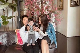 Hội trai xinh, gái đẹp thi nhau đăng ảnh "tình bể bình"