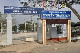 Nữ kế toán tố cáo hiệu trưởng gửi “clip nóng” bị kỷ luật: Vì sao?