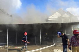 Hải Dương: “Bà hỏa” ghé thăm, thiêu rụi hai quán quần áo, internet