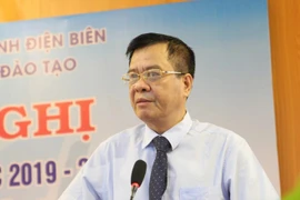 “Quan” giáo dục bắt tay DN gặm “bánh” đấu thầu: Bán đạo đức đổi… “tiền bẩn”