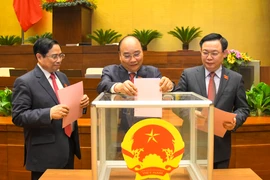 Miễn nhiệm Phó Thủ tướng Trịnh Đình Dũng và 12 thành viên Chính phủ