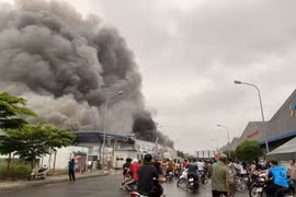 Hải Dương: Cháy lớn tại Công ty Doosan, hơn 70 cảnh sát tham gia dập lửa