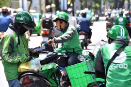 Ngừng dịch vụ gọi xe công nghệ, giao đồ ăn tại Hà Nội