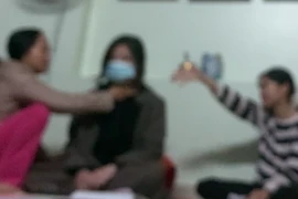 “Thần y” chữa ung thư, COVID bằng cách... nhổ nước bọt: Nếu lừa, có hình sự?