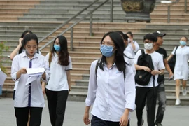 Giải tỏa áp lực thi cử: Hãy ngưng hỏi “con làm bài thế nào“?