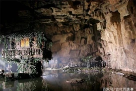 “Huyệt mộ của người sống” ở Trung Quốc: Bên trong có gì?