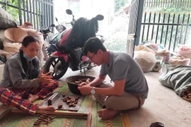 9x khởi nghiệp với loại gỗ đặc biệt, có tháng bán gần nghìn sản phẩm