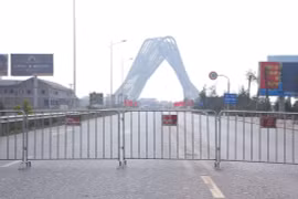 Xe hàng khó qua chốt kiểm soát: Lãnh đạo TX Đông Triều lý giải