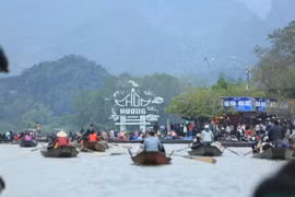 Hà Nội: Kiểm tra 4.000 đò, xuồng phục vụ lễ hội chùa Hương