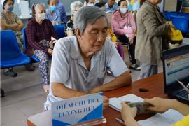 Chế độ nghỉ hưu trước tuổi với cán bộ thôi việc theo nguyện vọng