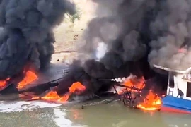 Nổ tàu chở dầu ở Ninh Bình: Xử lý ô nhiễm thế nào?