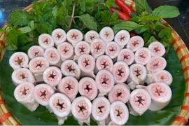 Hà Nội kiểm tra cơ sở quảng cáo có cỗ lòng se điếu dài 40m