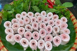 Hà Nội kiểm tra cơ sở quảng cáo có cỗ lòng se điếu dài 40m