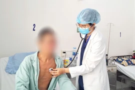 Ăn xí muội, cụ ông 72 tuổi ở TP HCM phải nhập viện cấp cứu