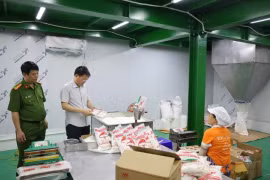 Vụ hàng trăm tấn dầu ăn, mì chính giả, người tiêu dùng bức xúc