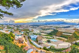 Thời tiết ngày 2/1: Bắc Bộ rét khô, Trung và Nam Bộ có mưa