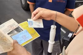 Không xuất trình giấy phép lái xe vẫn bị trừ điểm trên VNeID?