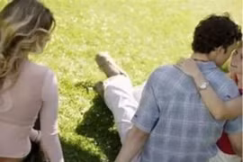 "Vợ hờ" của chồng đến nhà đánh ghen ngược, cả phố náo động