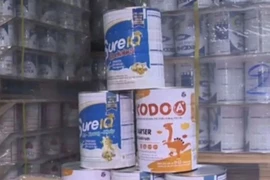 Dấu hiệu nhận biết sữa bột giả, tránh "tiền mất tật mang"