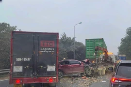 Hà Nội: Tai nạn liên hoàn ở Đại lộ Thăng Long gây ùn tắc