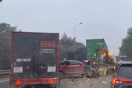 Hà Nội: Tai nạn liên hoàn ở Đại lộ Thăng Long gây ùn tắc