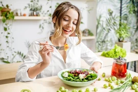 Mẹo ăn uống an toàn, lành mạnh trong dịp nghỉ lễ