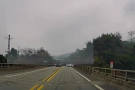 Quay đầu trên cao tốc Nội Bài-Lào Cai, tài xế ô tô bị phạt 35 triệu 