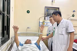 Lần đầu phối hợp mổ mở sọ, nội soi qua đường mũi cắt u tuyến yên 