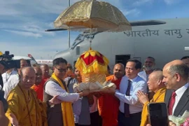 Xá lợi Đức Phật được cung rước bằng chuyên cơ đã đến Việt Nam