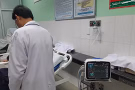 Người phụ nữ mới sinh nhập viện cấp cứu do nằm than sưởi ấm