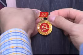 Mức thưởng Huy hiệu Đảng 2025 lên tới 35 triệu đồng