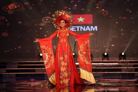 NTK lên tiếng vụ áo dài của Huyền My bị cho giống trang phục TQ