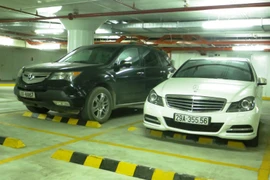 Dàn xe đẳng cấp của các đại gia đến Tràng Tiền Plaza