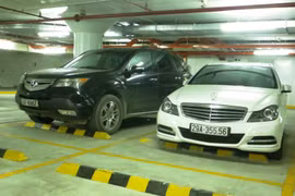 Dàn xe đẳng cấp của các đại gia đến Tràng Tiền Plaza