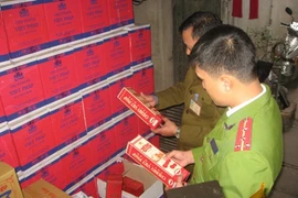 HN: Thu giữ hàng nghìn chai rượu sản xuất "chui" 