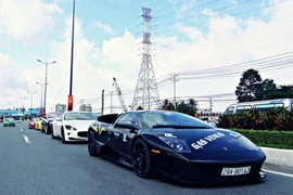 Hàng trăm mô tô tháp tùng “Hành trình siêu xe” 2014