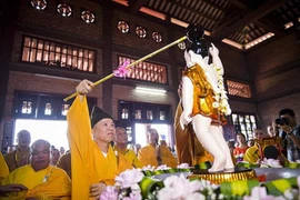Hàng ngàn người về dự Đại lễ Phật đản Liên Hợp Quốc - Vesak 2019